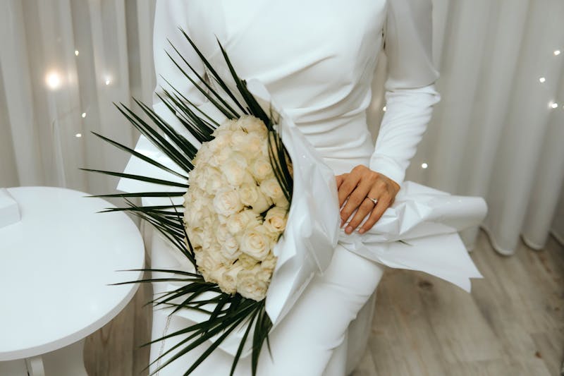 Ramo de novia clásico con rosas blancas para boda